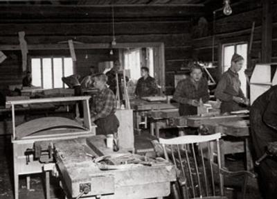 Puut&ouml;iss&auml; verstaalla